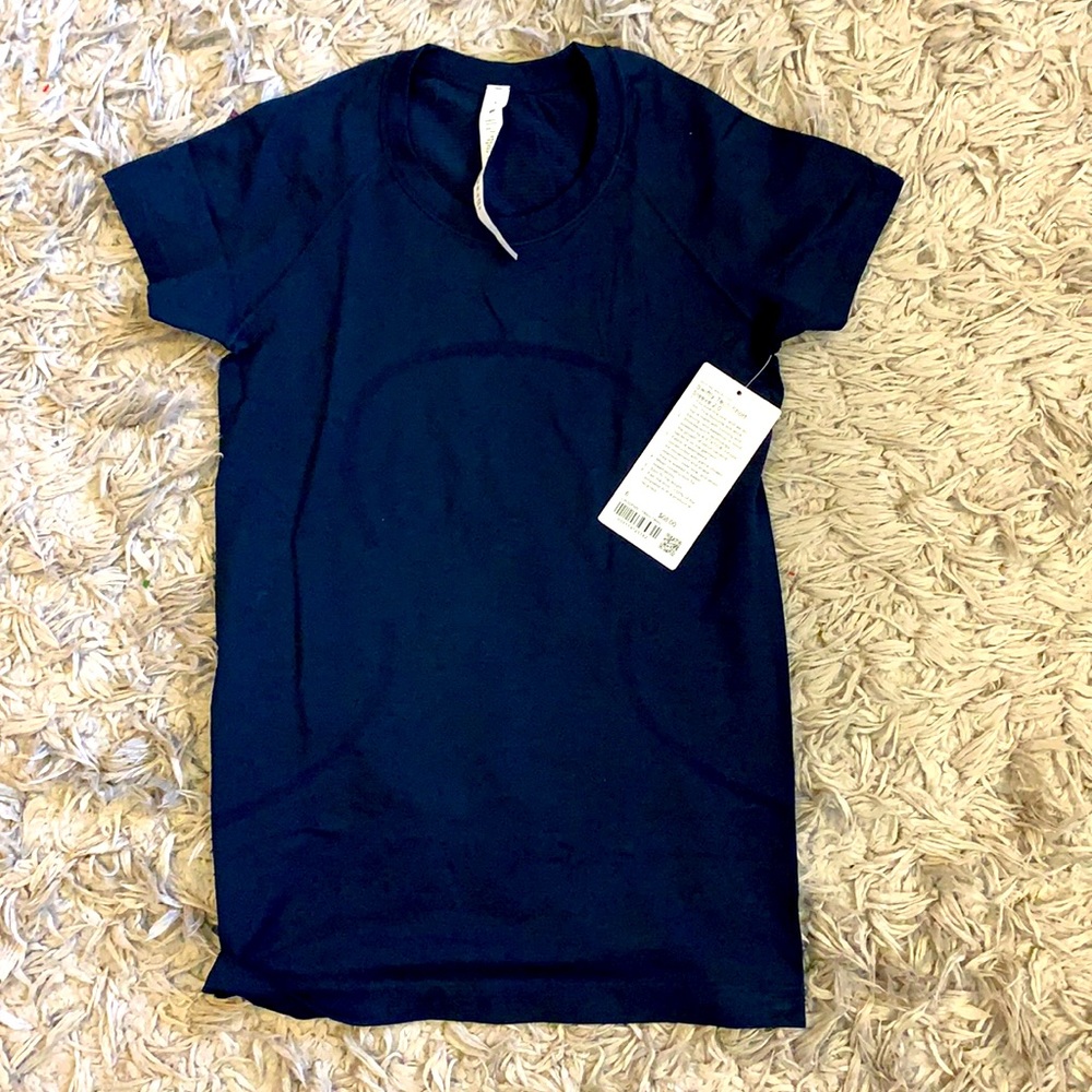 Lululemon Swiftly tech size 6 NWT navy blue shirt